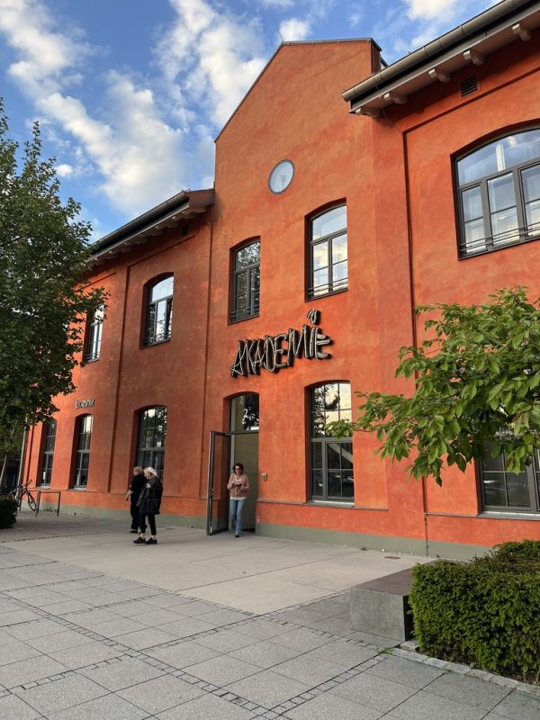 2C6EA99D-4017-4054-A2AB-A1D6BA56720F_1_105_c Kunstakademie Kolbermoor